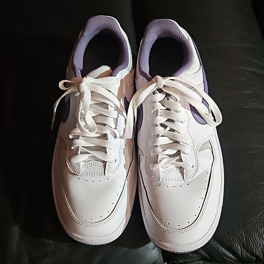 Nike Women's Gamma Force Sneakers, purple/white, size 9.5